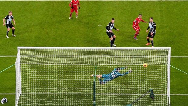 ZIDUL din Premier League! :) Portarul care i-a INTERZIS lui Liverpool victoria in ultimul meci al anului viseaza la nationala! Super-interventii in fata lui Salah si Mane