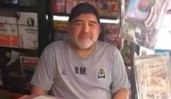 E SOSIA lui Maradona sau adevaratul Diego? Pozele care fac inconjurul lumii si care au impartit internetul in doua_1