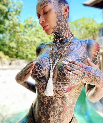 Ce nebunie! Cea mai tatuata femeie din lume a depasit orice limita. Care e zona corpului de care nu vrea sa se atinga_2