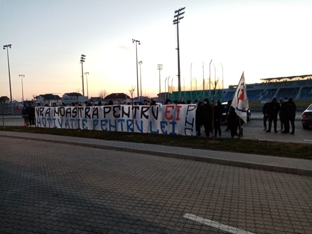 "Ura noastra pentru ei, motivatie pentru lei!" Arde Craiova inaintea derby-ului cu Dinamo! Atmosfera incendiara creata de fani_2
