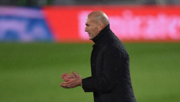 
	Zidane este aparat de un fost mare fotbalist al Barcelonei: &quot;Presa este nedreapta cu el! Nu merita asta!&quot;
