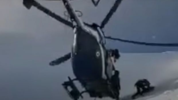 
	Iti taie rasuflarea. Operatiune de salvare in munti cum nu s-a mai vazut. Pilotul de elicopter a fost eroul!
