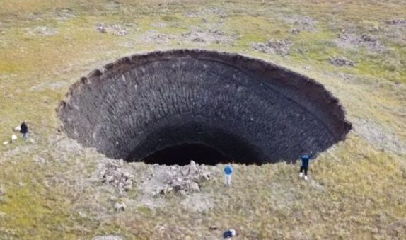 
	S-a rezolvat misterul craterelor uriase aparute din senin in Siberia. O forta supraomeneasca e de vina
