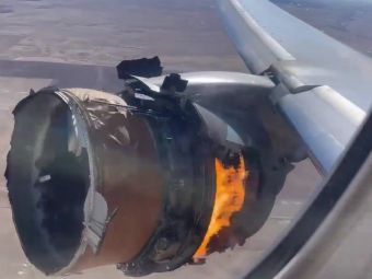 
	Imagini terifiante de la bordul avionului. Motorul a luat foc si a inceput sa cada. Resturile, gasite in curtile oamenilor
