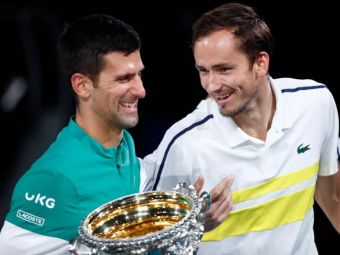 
	&quot;Nu m-ai mai sunat in ultimii ani!&quot; :) | Schimb de replici geniale intre Novak Djokovic si Daniil Medvedev la ceremonia de premiere de la Australian Open&nbsp;
