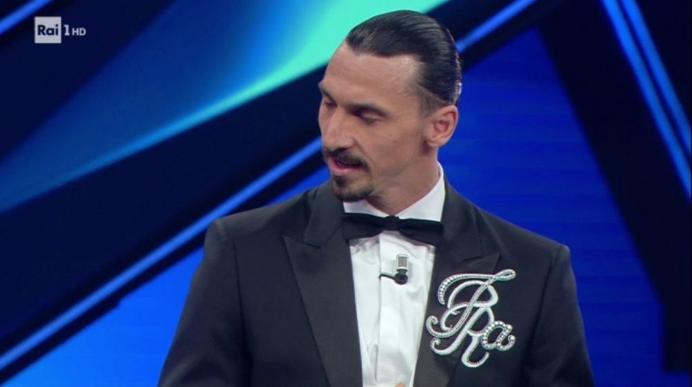 Aparitie FABULOASA a lui Zlatan la Sanremo! "Zlatan, sunt 26 de artisti!" "Nu, sunt 22. Pe restul trimiteti-i la Liverpool, ca ei cauta 4 fundasi!" :))_3