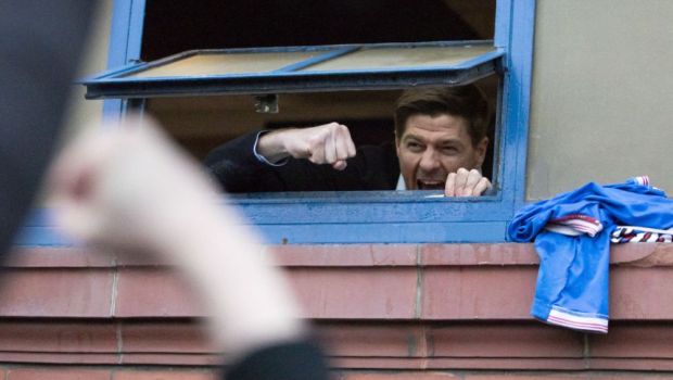 
	Steven Gerrard, in EXTAZ dupa ce a castigat titlul cu Rangers! &quot;Este o realizare monumentala si sunt mandru!&quot;
