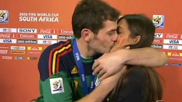 
	Noi informatii privind relatia dintre Iker Casillas si Sara Carbonero! Cel mai cunoscut cuplu din lumea fotbalului nu s-ar fi separat!
