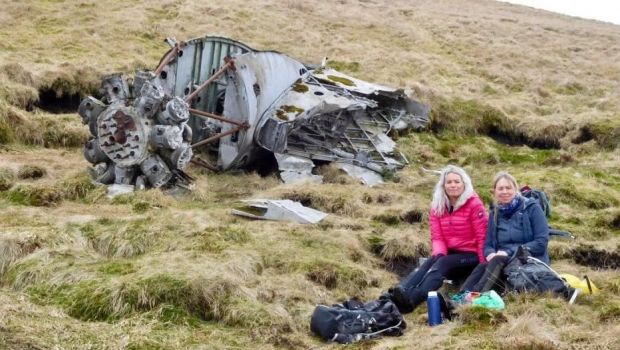 
	Descoperire INCREDIBILA facuta de doua femei in timpul unei plimbari! Au gasit epava unui avion prabusit in urma cu aproape 80 de ani
