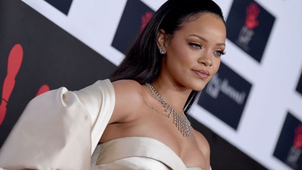 
	Rihanna si-a cumparat o casa in Beverly Hills! Suma HALUCINANTA cheltuita de artista cu o avere de 550 de milioane de dolari
