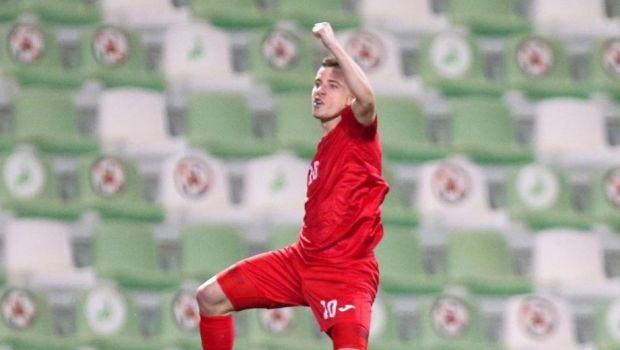 
	Vali Lazar face SHOW in Qatar! Fostul fotbalist al lui Dinamo a inscris un HATTRICK iar echipa sa si-a UMILIT&nbsp;adversarul! VIDEO cu reusitele mijlocasului
