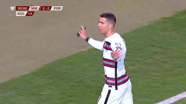 Ronaldo s-a INFURIAT si a PLECAT de pe teren inainte de finalul meciului! A trantit banderola dupa ce a fost FURAT! Imaginile care fac inconjurul lumii_9
