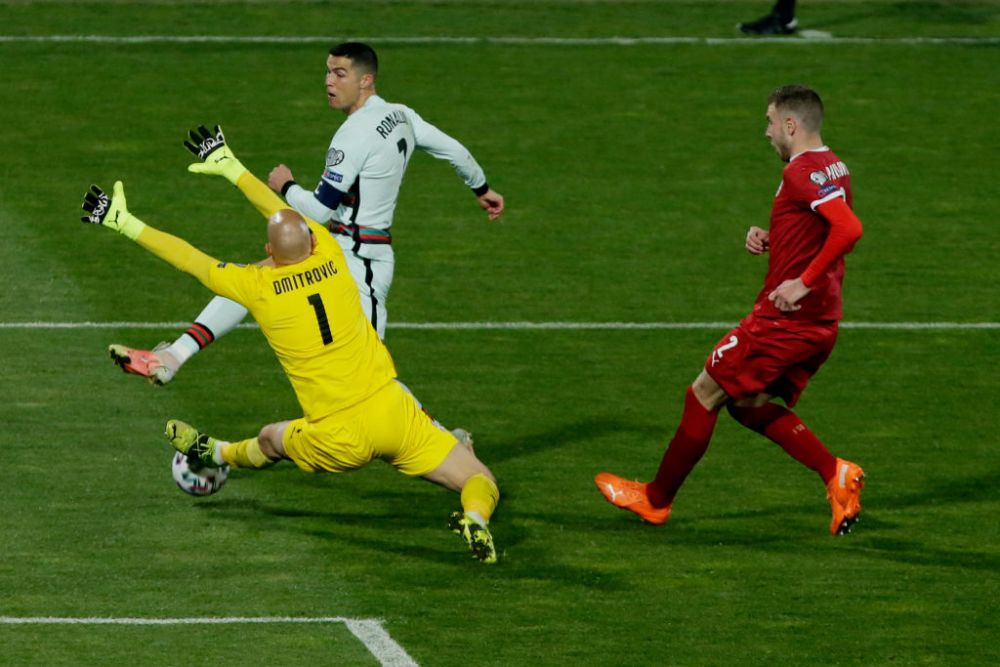 Ronaldo, ironizat de un jucator al lui Manchester United dupa golul nevalidat cu Serbia! "E pe linie. Se vede clar acum?"_2