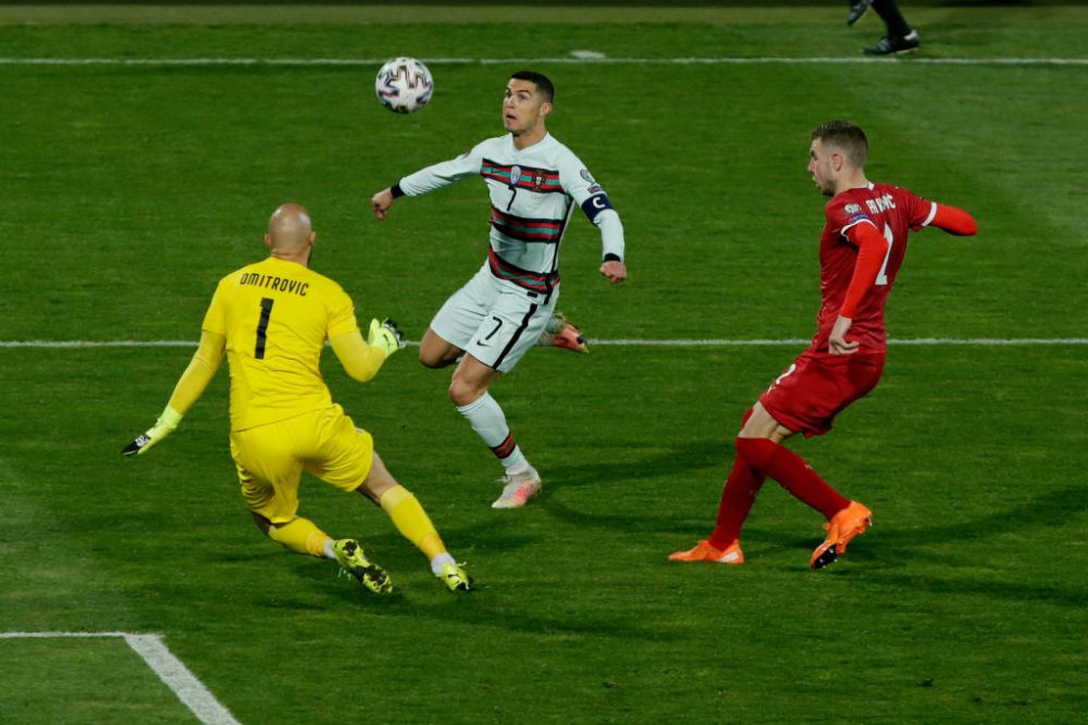 Ronaldo, ironizat de un jucator al lui Manchester United dupa golul nevalidat cu Serbia! "E pe linie. Se vede clar acum?"_3