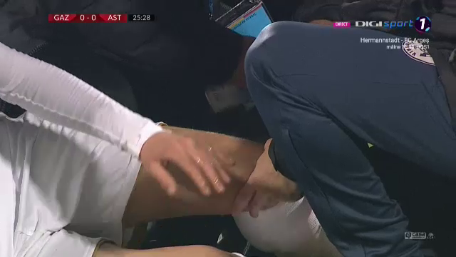 Atentie, imagini greu de privit! Pustiul de 18 ani de la Gaz Metan a iesit in lacrimi din teren la debutul pentru echipa! Istvan Kovacs a chemat de urgenta medicii! Ce s-a intamplat_9