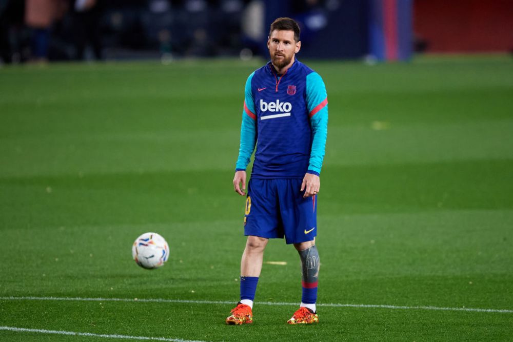 Gest superb al Barcelonei pentru Leo Messi! Fotbalistul a fost premiat pe gazon, alaturi de toata familia, dupa ce a depasit recordul de prezente pentru club_2