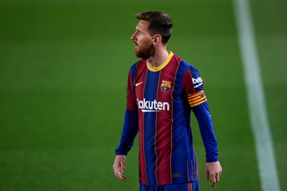 Gest superb al Barcelonei pentru Leo Messi! Fotbalistul a fost premiat pe gazon, alaturi de toata familia, dupa ce a depasit recordul de prezente pentru club_3