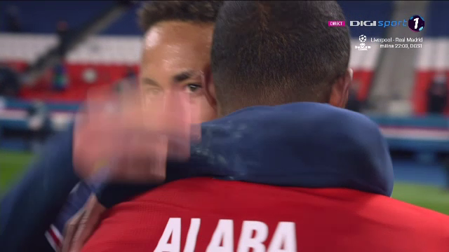 De asta iubim fotbalul! :) Gestul superb facut de Neymar dupa ce a eliminat-o pe Bayern! S-a dus direct la Alaba_9
