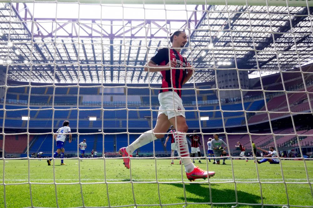 Zlatan loveste din nou! :)) S-a pozat alaturi de doi "colosi" din echipa si incearca sa-si "intimideze" adversarii! "AC Milan security"_1