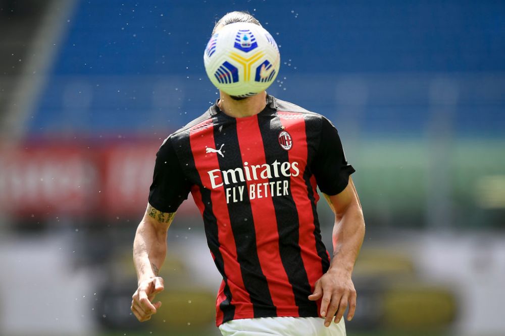 Zlatan loveste din nou! :)) S-a pozat alaturi de doi "colosi" din echipa si incearca sa-si "intimideze" adversarii! "AC Milan security"_3