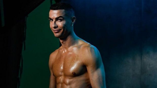 
	Ronaldo a aruncat internetul in aer cu cea mai recenta postare! Fotografia care a adunat aproape 5 milioane de like-uri in 4 ore&nbsp;
