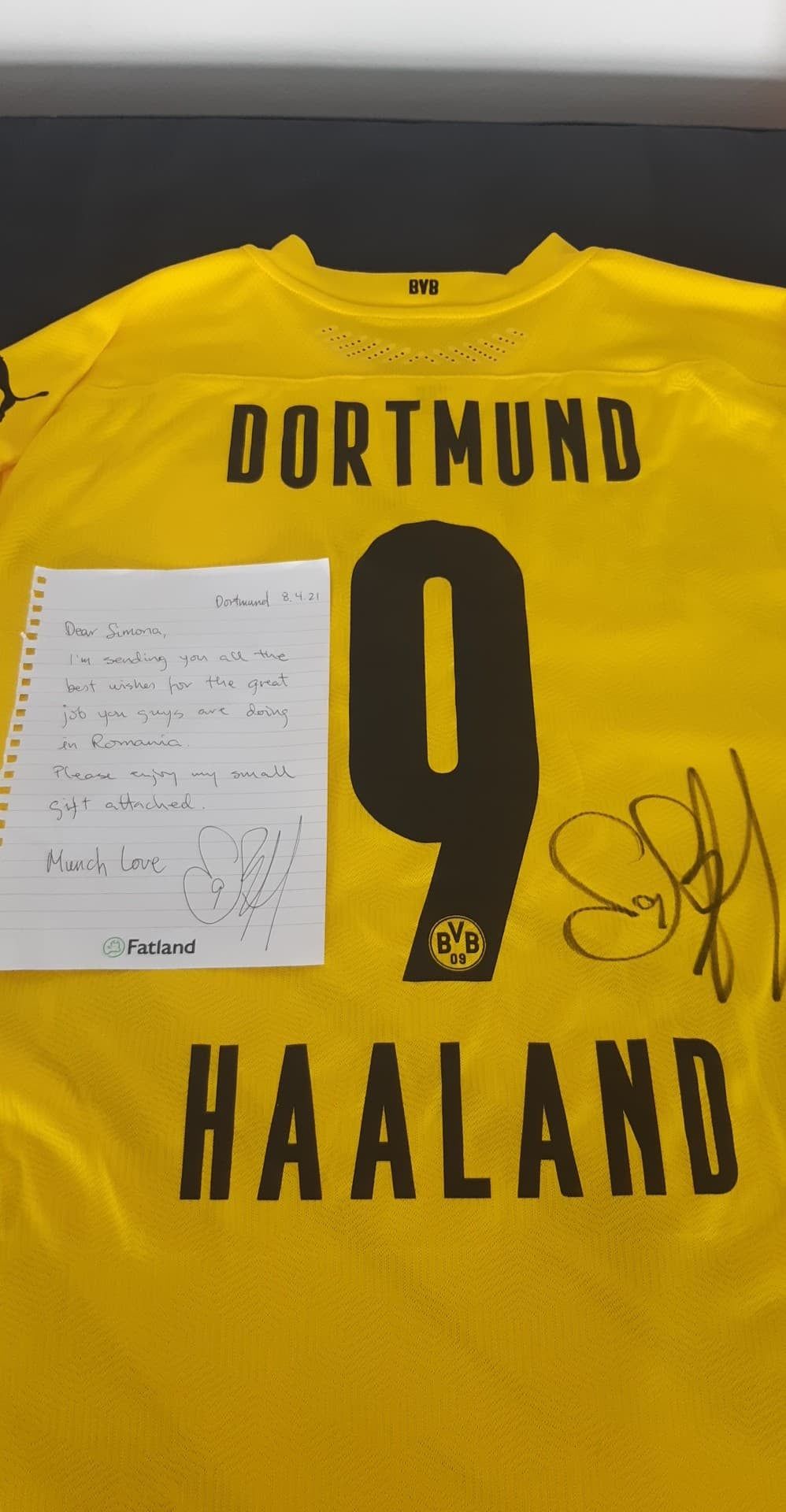 Gestul incredibil facut de Haaland pentru Sovre dupa ce arbitrul i-a cerut un autograf pentru a-l dona! Ce a facut fotbalistul Borussiei Dortmund_2