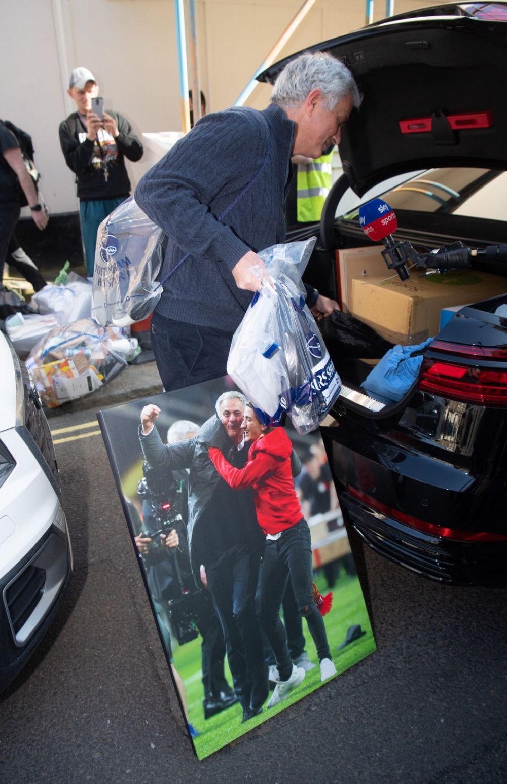 VIDEO | Mourinho si-a luat bagajele si a plecat de la Tottenham! Cu ce a fost vazut plecand de la stadion_4