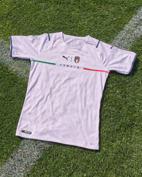 Italia si-a prezentat echipamentul pentru Euro 2020! Cum vor arata tricourile imbracate de Chiesa si Immobile_1
