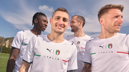 Italia si-a prezentat echipamentul pentru Euro 2020! Cum vor arata tricourile imbracate de Chiesa si Immobile_2