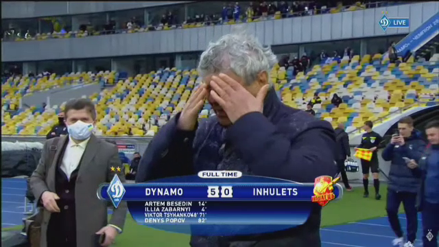 Imagini fabuloase cu Lucescu dupa ce a luat titlul cu Dinamo Kiev! I-a venit sa planga, jucatorii au desfacut sampaniile si l-au facut varza! :)_29