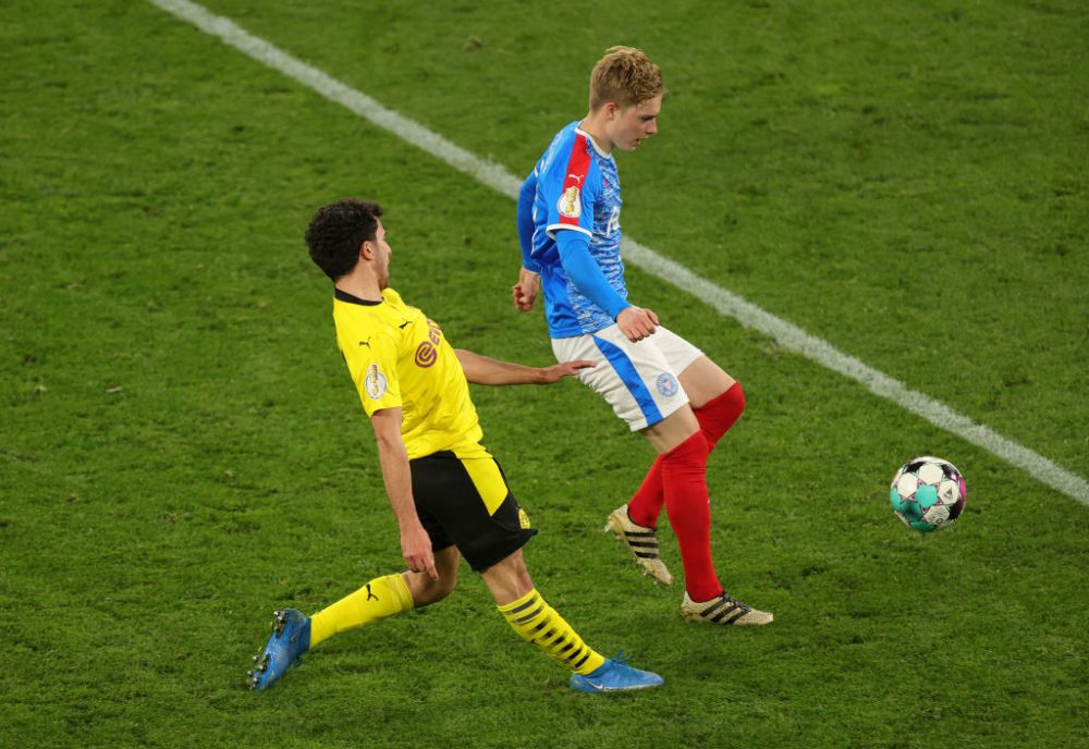 Accidentare horror la meciul lui Dortmund! Haaland nici nu s-a putut uita la coechipierul sau! Atentie, imagini cu puternic impact emotional_6