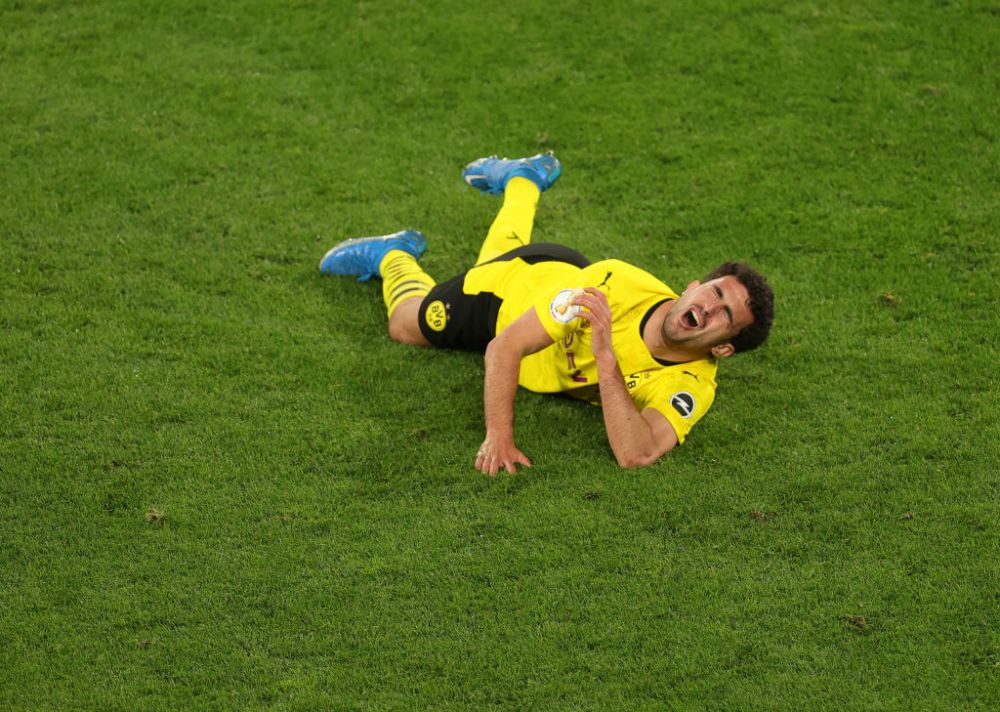 Accidentare horror la meciul lui Dortmund! Haaland nici nu s-a putut uita la coechipierul sau! Atentie, imagini cu puternic impact emotional_8