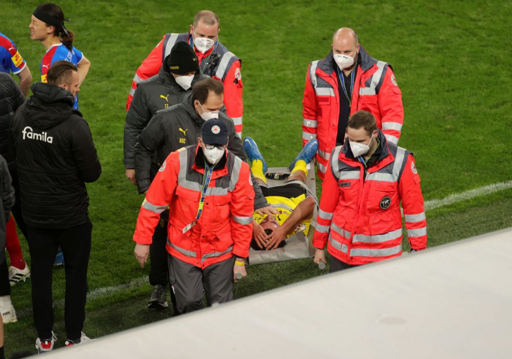 Accidentare horror la meciul lui Dortmund! Haaland nici nu s-a putut uita la coechipierul sau! Atentie, imagini cu puternic impact emotional_9
