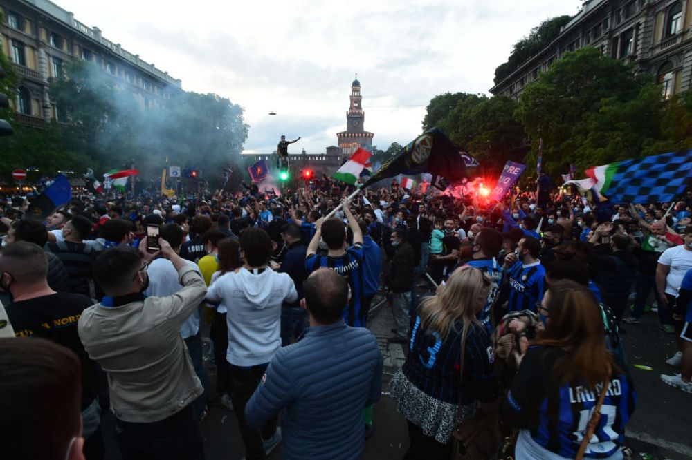 Zeci de mii de oameni pe strazi dupa ce Inter si Ajax au catigat titlul in tarile lor! Imaginile care fac inconjurul lumii_7