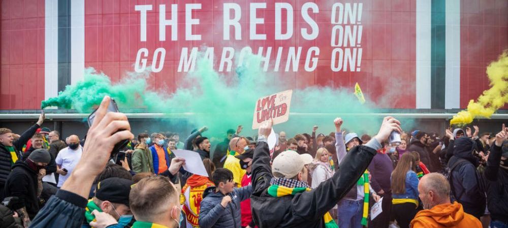 Manchester United Old Trafford proteste steag suporteri