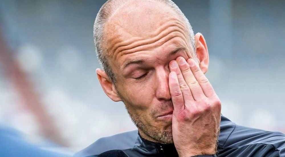 Robben, in lacrimi dupa ce s-a intors pe teren! Imaginile cu el de la finalul meciului au devenit virale! A plecat pe bicicleta acasa_1