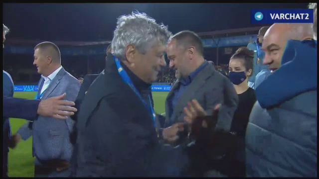 Lucescu a rupt tot in Ucraina! Imagini fantastice dupa ce a luat si Cupa cu Dinamo Kiev: a fost aruncat in aer de jucatori! Scene fantastice_32