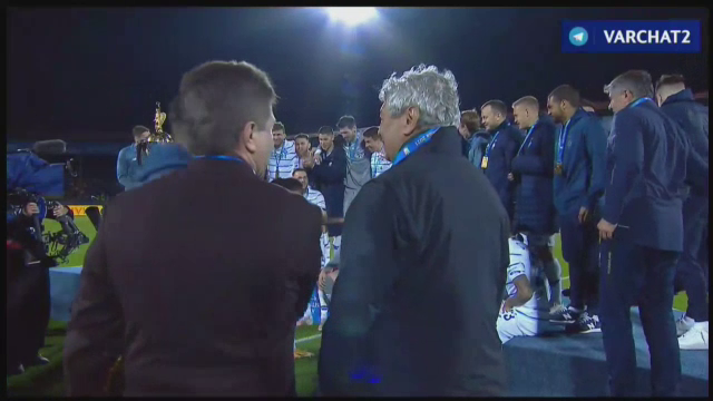 Lucescu a rupt tot in Ucraina! Imagini fantastice dupa ce a luat si Cupa cu Dinamo Kiev: a fost aruncat in aer de jucatori! Scene fantastice_38