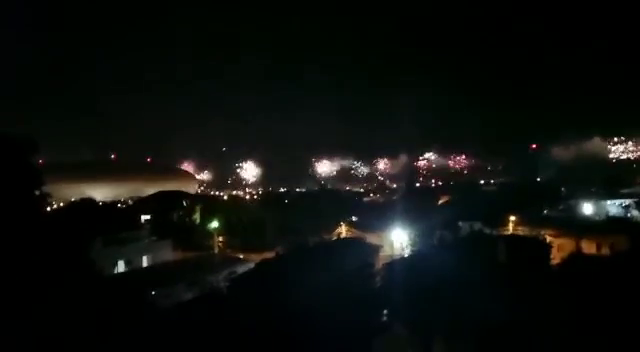 Revelion la Craiova dupa ce FCU a promovat in Liga 1! Imagini senzationale din oras: sute de artificii au explodat in toiul noptii_1