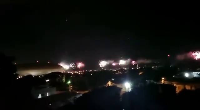 Revelion la Craiova dupa ce FCU a promovat in Liga 1! Imagini senzationale din oras: sute de artificii au explodat in toiul noptii_2