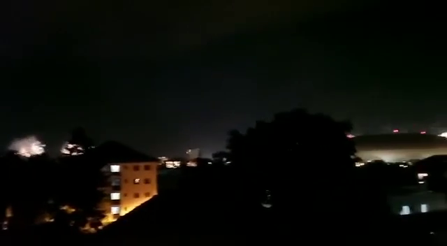 Revelion la Craiova dupa ce FCU a promovat in Liga 1! Imagini senzationale din oras: sute de artificii au explodat in toiul noptii_4