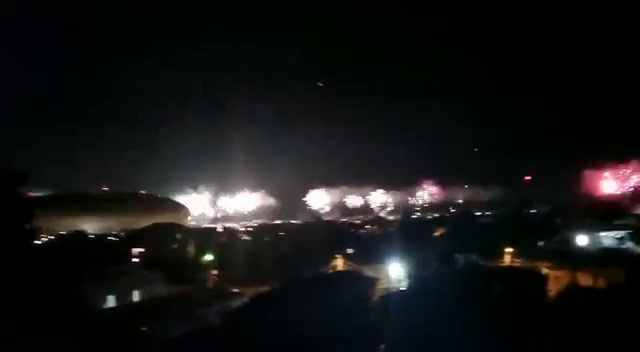 Revelion la Craiova dupa ce FCU a promovat in Liga 1! Imagini senzationale din oras: sute de artificii au explodat in toiul noptii_5