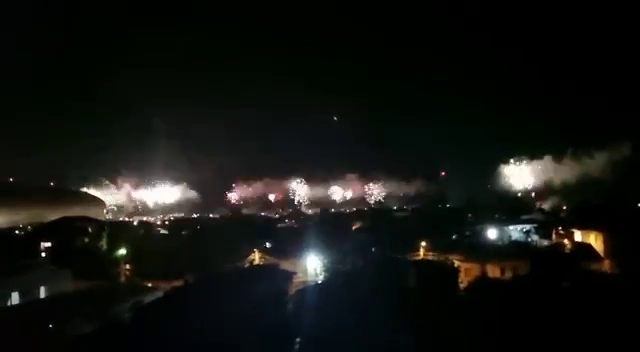 Revelion la Craiova dupa ce FCU a promovat in Liga 1! Imagini senzationale din oras: sute de artificii au explodat in toiul noptii_6