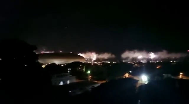 Revelion la Craiova dupa ce FCU a promovat in Liga 1! Imagini senzationale din oras: sute de artificii au explodat in toiul noptii_7