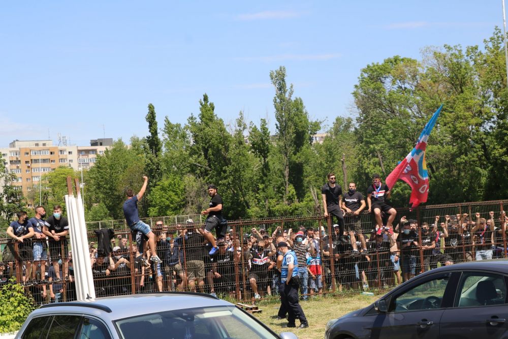 Nebunie in Ghencea! Suporterii Stelei au luat cu asalt stadionul pentru barajul cu Mostistea Ulmu! Jucatorii s-au bucurat cu ei _16