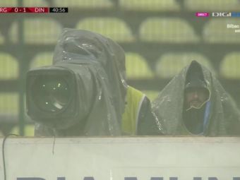 
	A venit potopul peste ei! Ploaie cu tunete si fulgere la FC Arges - Dinamo! Scene incredibile pe stadion
