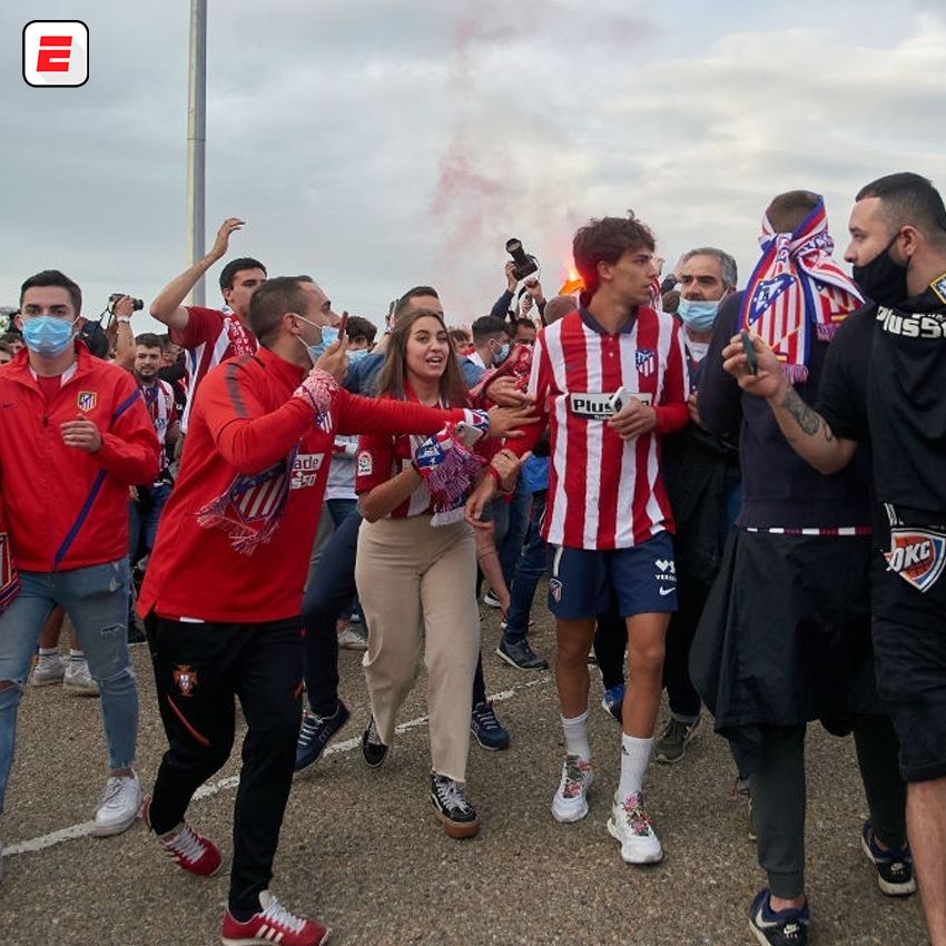 Imagini incredibile din Spania! Vedetele lui Simeone au dansat pe strazi cu fanii dupa ce Atletico a cucerit titlul! Gestul emotionant al lui Koke_1