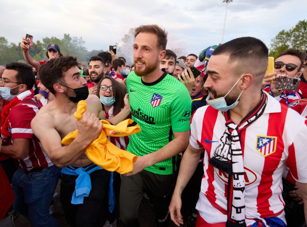 Imagini incredibile din Spania! Vedetele lui Simeone au dansat pe strazi cu fanii dupa ce Atletico a cucerit titlul! Gestul emotionant al lui Koke_11