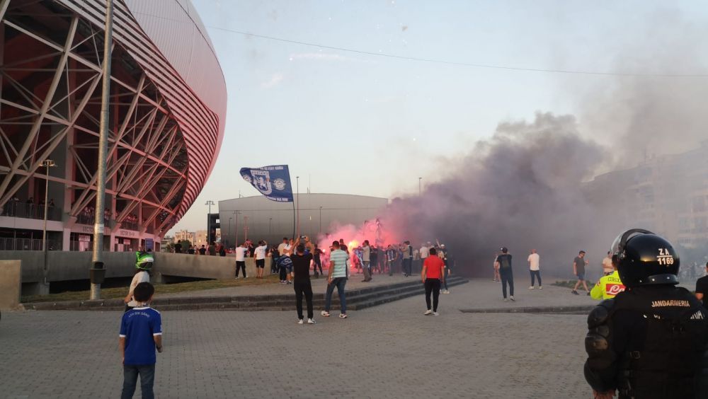 Nebunie in Banie! FCU Craiova a primit trofeul in Liga 2, iar sute de suporteri s-au strans la stadion! Ce a spus Trica despre viitorul sau_1