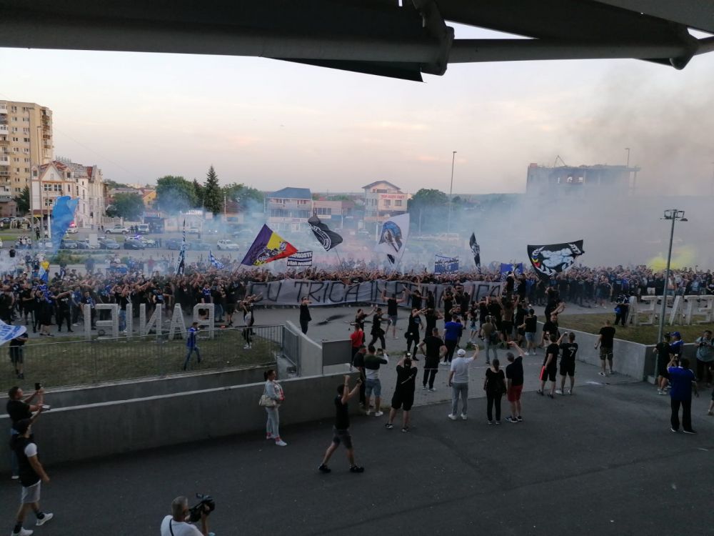 Nebunie in Banie! FCU Craiova a primit trofeul in Liga 2, iar sute de suporteri s-au strans la stadion! Ce a spus Trica despre viitorul sau_8